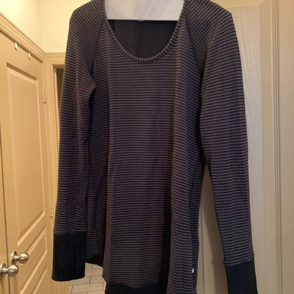 Lululemon reversible long sleeve top in size 8/10